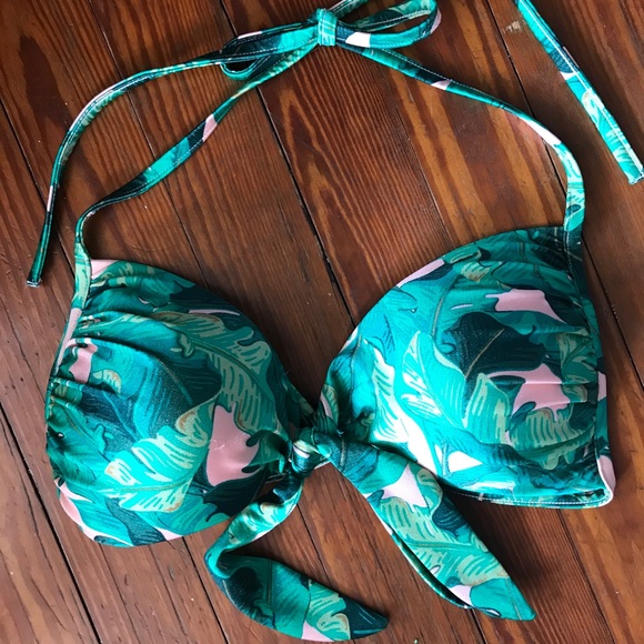 Victoria Secret leaf 🍃 print bikini top👙 - Picture 1 of 4